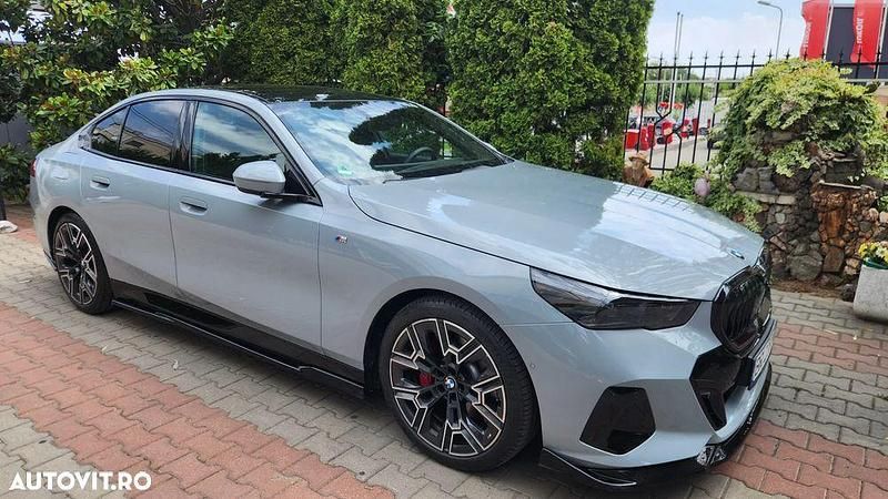 Argint Utilizat 2024 BMW 520 Comfort Edition Berlinǎ | 60.990 EUR (Scump) - Imagine 1/4