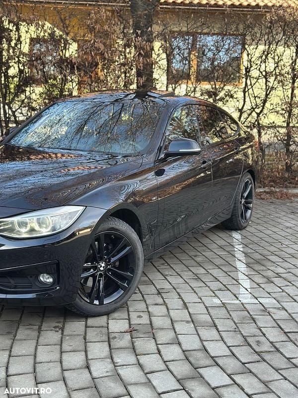 Second-hand BMW 320 Comfort Edition 183 CP (134 kW) 2014 Culoarenegru Berlinǎ