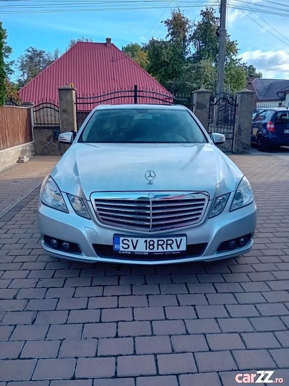 Second-hand Mercedes 220 2011 Berlinǎ