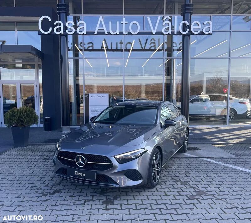 Gri Utilizat 2024 Mercedes A200 Hatchback | 43.601 EUR - Imagine 1/4