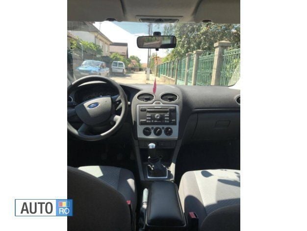 Albastru marin Utilizat 2005 Ford Focus Break | 2.500 EUR (Scump) - Imagine 1/4