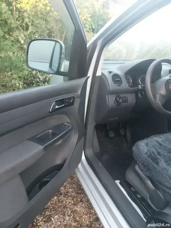 Utilizat 2012 VW Caddy Monovolum | 5.500 EUR (Preț OK) - Imagine 1/4