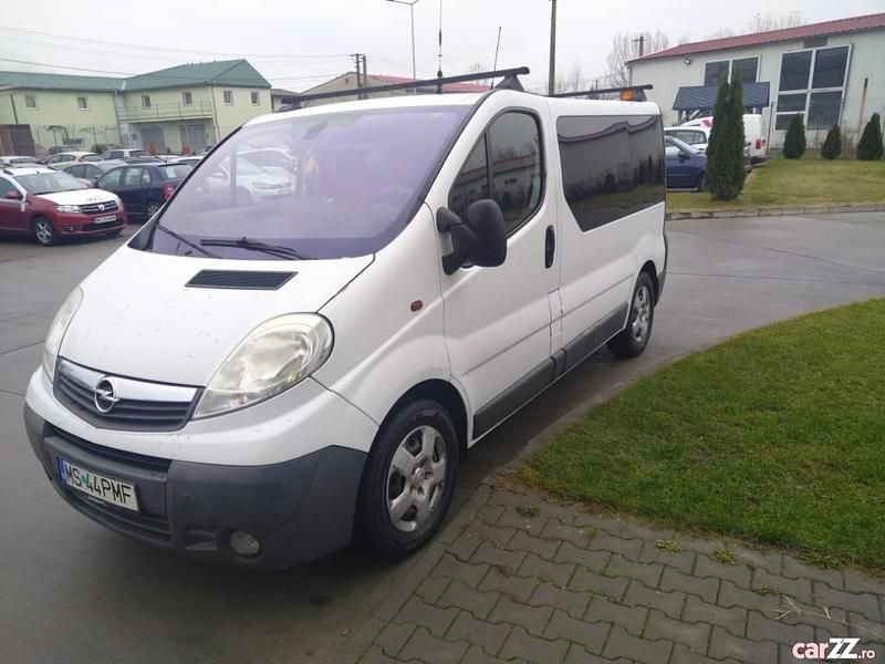 Second-hand Opel Vivaro 114 CP (83 kW) 2014 Alb Monovolum