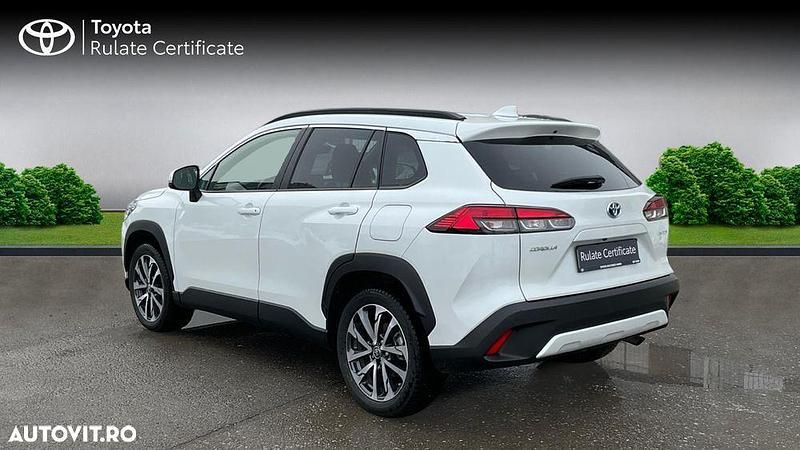 Second-hand Toyota Corolla Cross 197 CP (144 kW) 2023 Culoarealb SUV