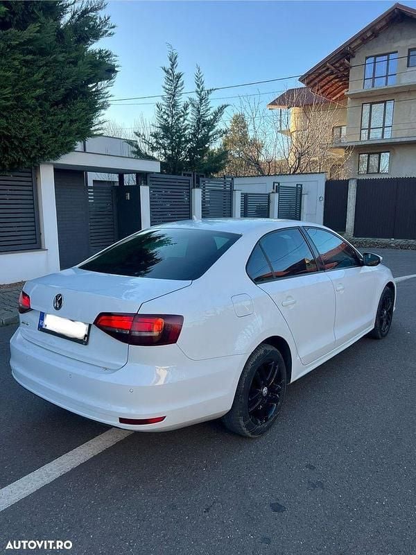 Second-hand VW Jetta Life 105 CP (77 kW) 2018 Culoarealb Berlinǎ