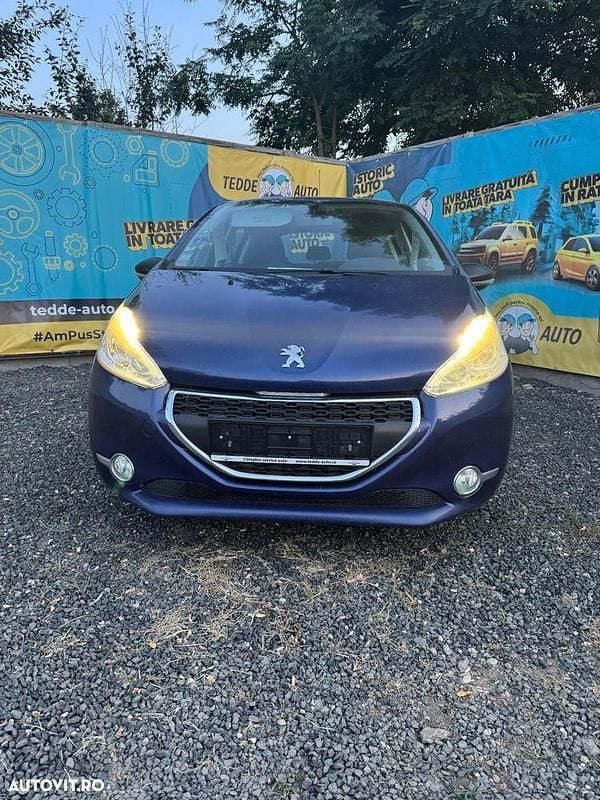 Albastru Utilizat 2013 Peugeot 208 Active Hatchback | 3.600 EUR (Preț OK) - Imagine 1/4