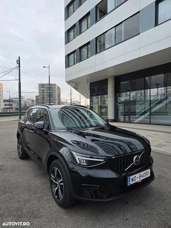 Second-hand Volvo XC40 Plus 163 CP (119 kW) 2024 Culoarenegru SUV