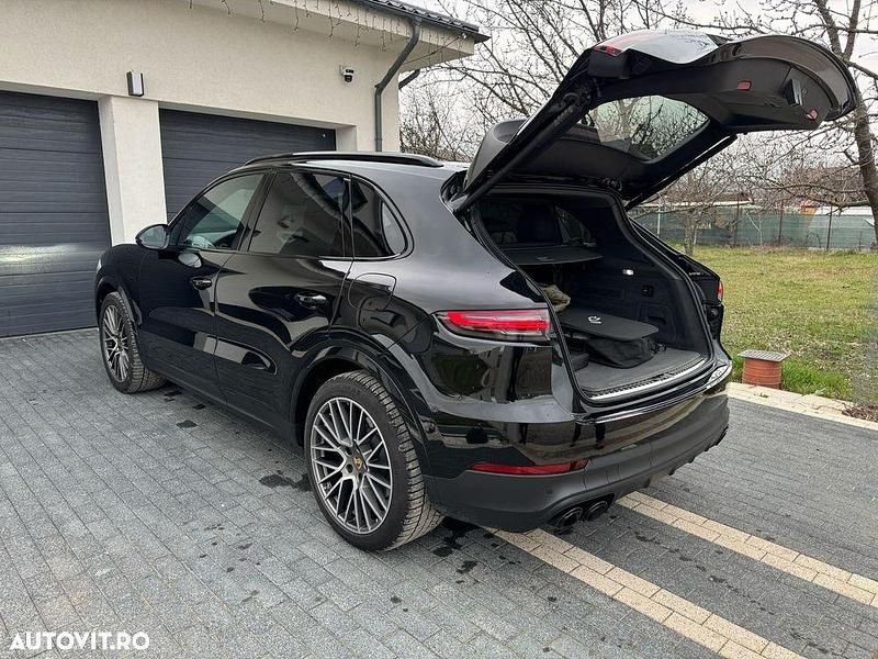 Second-hand Porsche Cayenne 353 CP (259 kW) 2023 Culoarenegru SUV