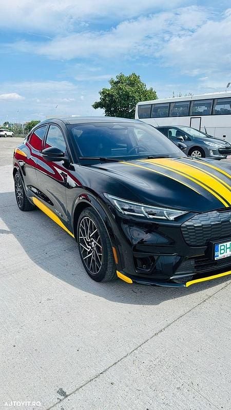 Culoarenegru Utilizat 2024 Ford Mustang Mach-E GT SUV | 47.000 EUR - Imagine 1/4