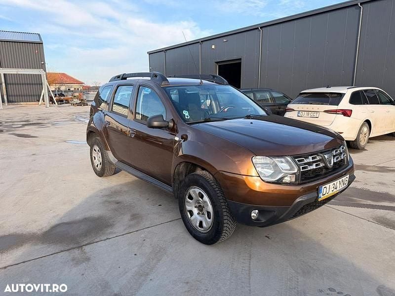 Culoaremaro Second-hand 2015 Dacia Duster Ambiance SUV | 7.900 EUR (Super Preț) - Imagine 1/4
