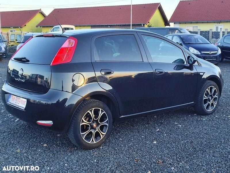 Second-hand Fiat Punto 105 CP (77 kW) 2017 Culoarenegru Hatchback
