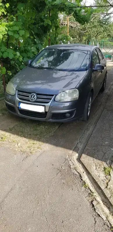 Gri Utilizat 2006 VW Jetta Berlinǎ | 1.800 EUR (Preț OK) - Imagine 1/4
