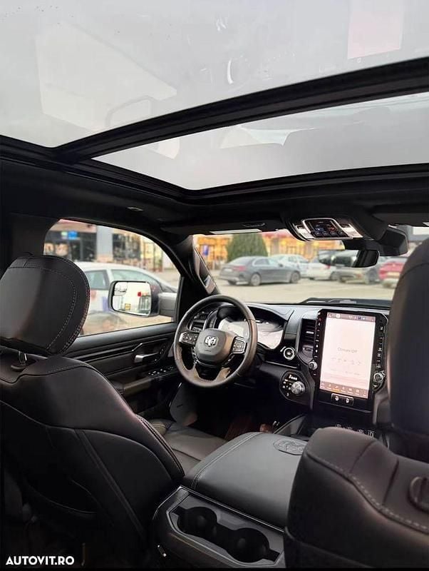 Second-hand Dodge Ram 410 CP (301 kW) 2025 Culoarealb Pickup