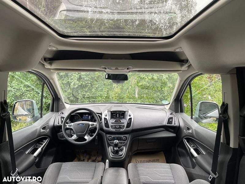 Second-hand Ford Tourneo Connect Titanium 120 CP (88 kW) 2015 Culoareargint Monovolum