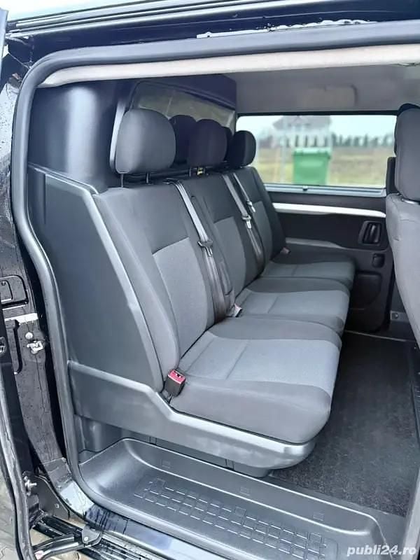 Second-hand Peugeot Expert 177 CP (130 kW) 2018 Negru Van