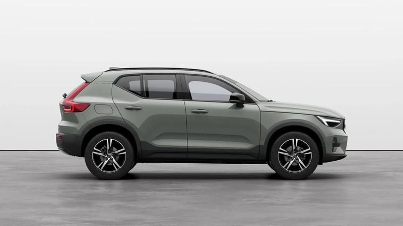 ["sage green"] Utilizat 2025 Volvo XC40 Plus SUV | 46.039 EUR - Imagine 1/4
