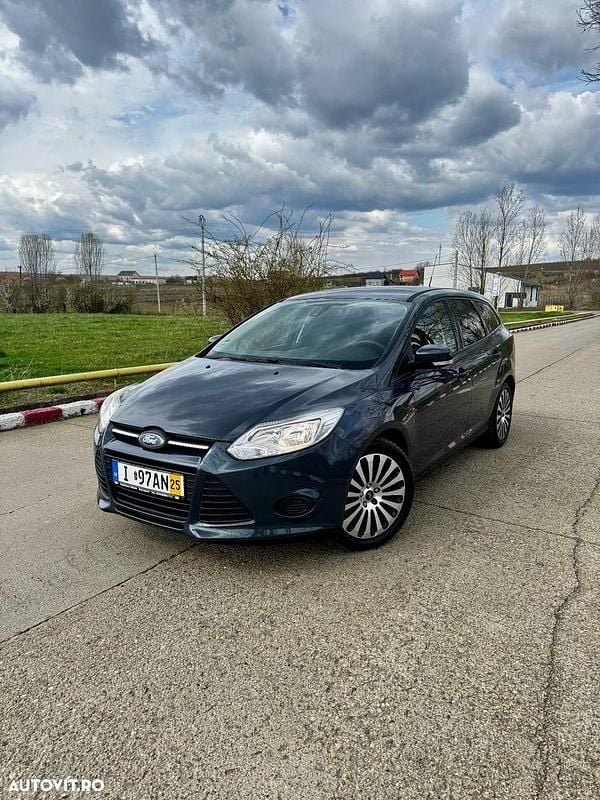 Culoarealbastru Utilizat 2014 Ford Focus Titanium Hatchback | 4.490 EUR (Super Preț) - Imagine 1/4