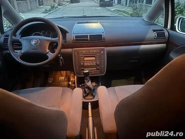 Second-hand 2010 Seat Alhambra Monovolum | 3.490 EUR (Preț bun) - Imagine 1/4