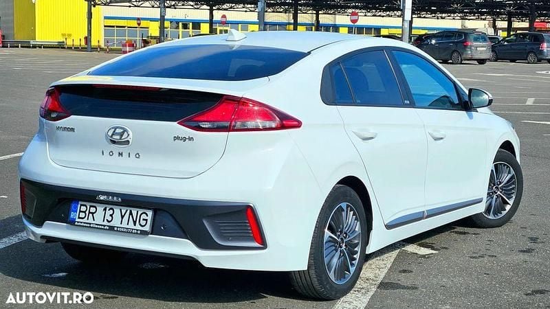 Second-hand Hyundai Ioniq 105 CP (77 kW) 2021 Culoarealb Hatchback