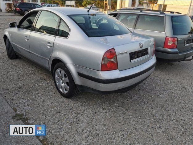 Second-hand VW Passat 131 CP (96 kW) 2003 Argintiu Berlinǎ