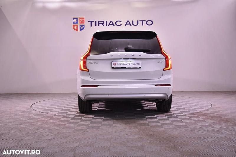 Second-hand Volvo XC90 Momentum 235 CP (172 kW) 2022 Culoarealb SUV