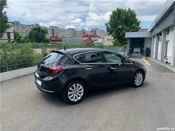 Second-hand Opel Astra 110 CP (80 kW) 2013 Negru Hatchback