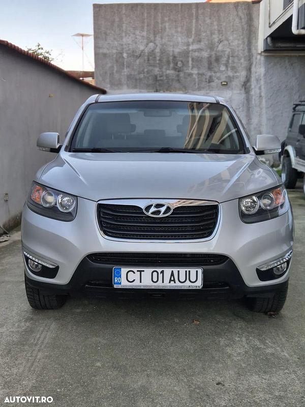Culoareargint Utilizat 2011 Hyundai Santa Fe Comfort SUV | 9.800 EUR (Scump) - Imagine 1/4