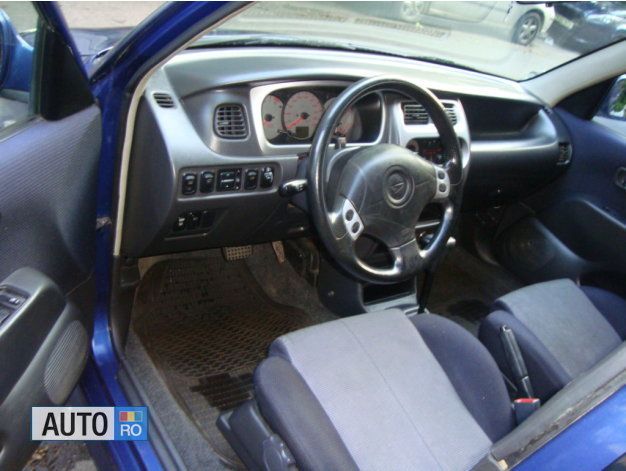 Second-hand Daihatsu Sirion 75 CP (55 kW) 2000 Albastru Hatchback