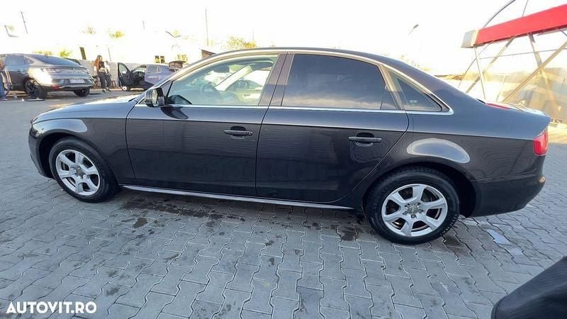 Second-hand Audi A4 Attraction 120 CP (88 kW) 2010 Culoaregri Berlinǎ