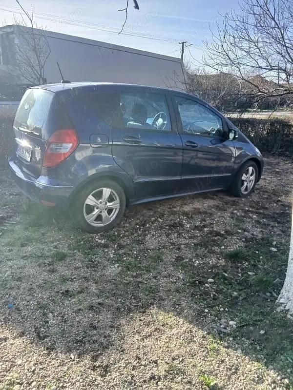 Second-hand Mercedes 180 145 CP (106 kW) 2011 Berlinǎ