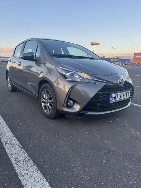 Gri Utilizat 2019 Toyota Yaris Hybrid Hatchback | 14.400 EUR (Preț OK) - Imagine 1/4
