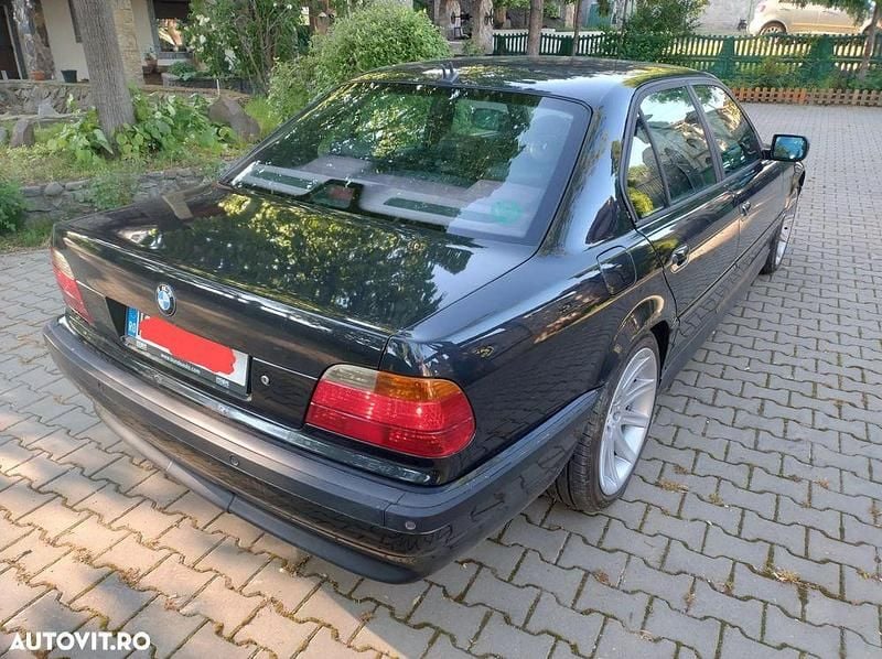 Second-hand BMW 730 Comfort Edition 193 CP (141 kW) 2001 Culoarenegru Berlinǎ