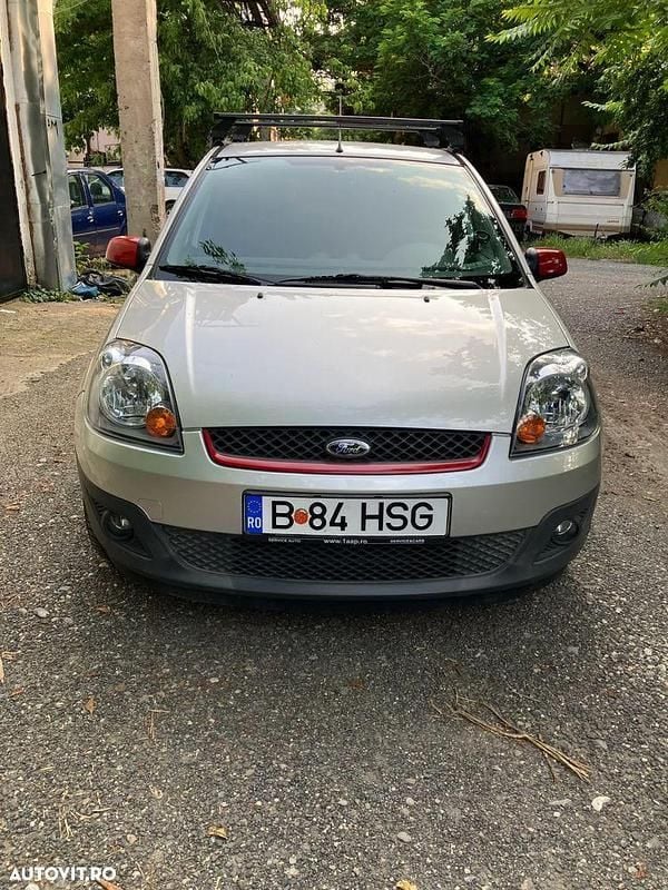 Second-hand Ford Fiesta 80 CP (58 kW) 2008 Argint Hatchback