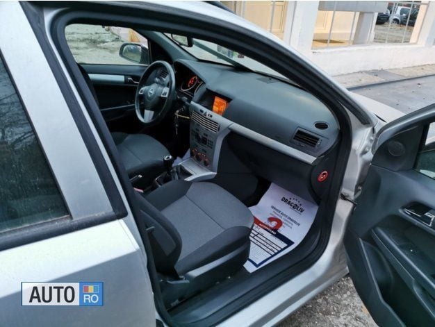 Second-hand Opel Astra 110 CP (80 kW) 2009 Argintiu Break