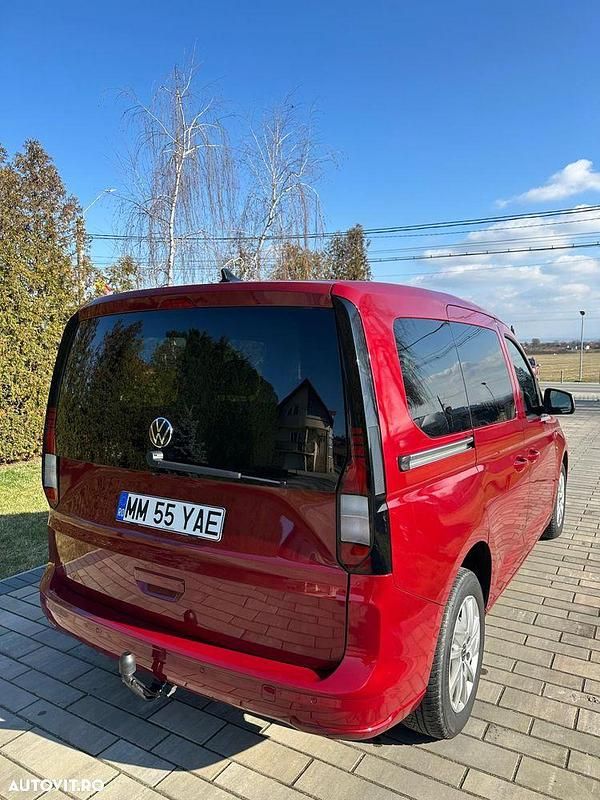 Second-hand VW Caddy 102 CP (75 kW) 2024 Culoarerosu Monovolum