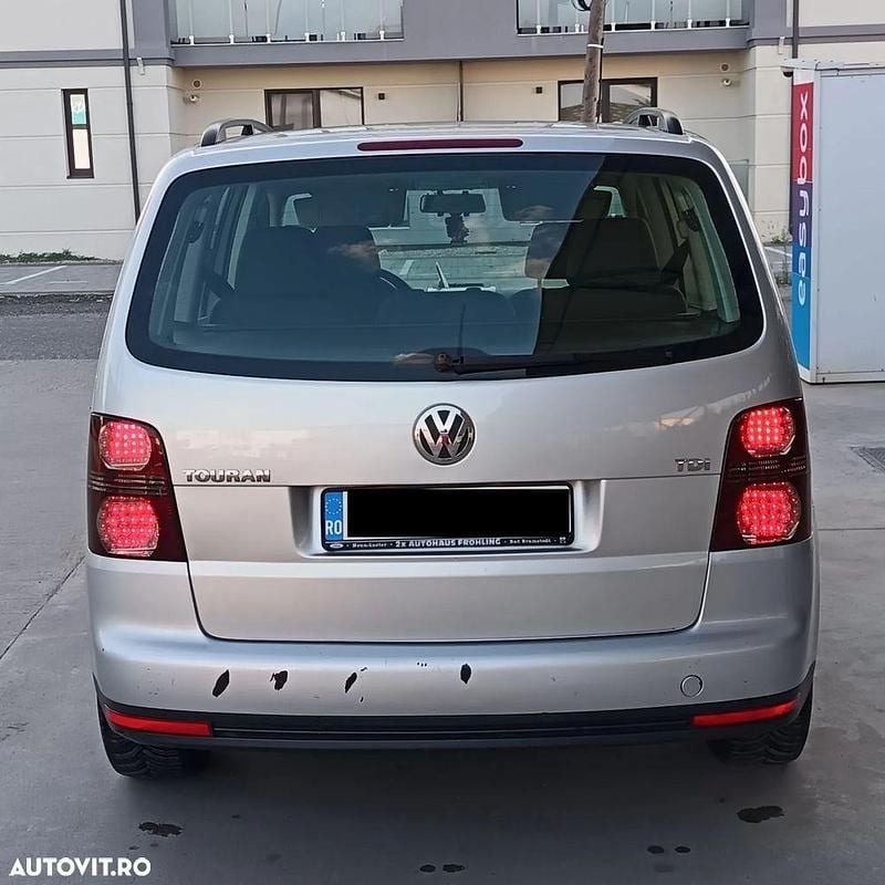 Second-hand VW Touran Conceptline 105 CP (77 kW) 2008 Culoaregri Monovolum