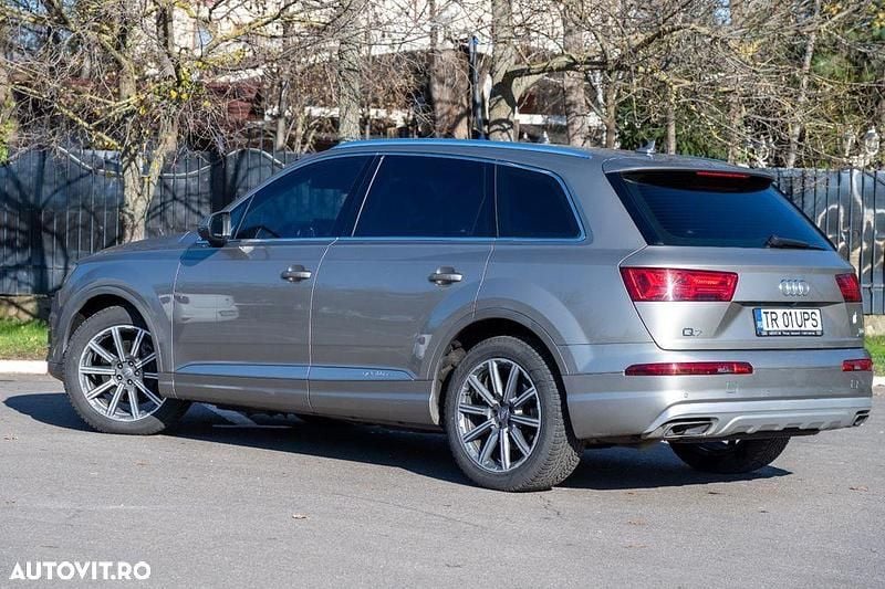 Culoaregalbeuriu Utilizat 2017 Audi Q7 SUV | 25.800 EUR (Preț bun) - Imagine 1/4
