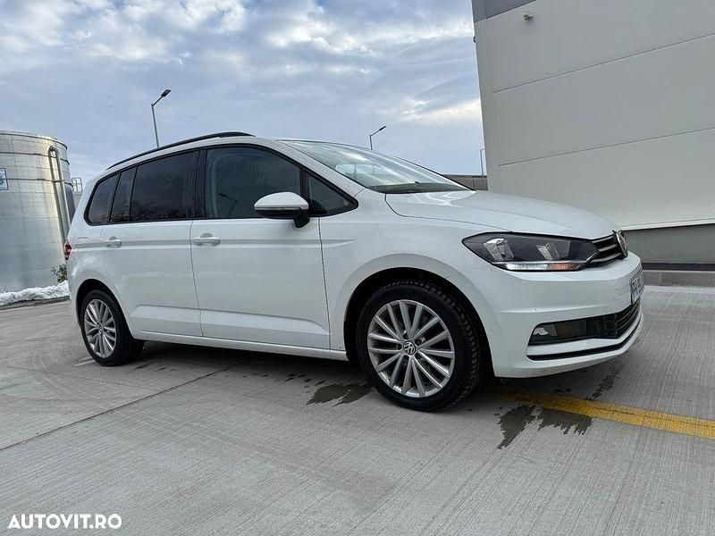 Second-hand VW Touran Comfortline 150 CP (110 kW) 2020 Culoarealb Monovolum