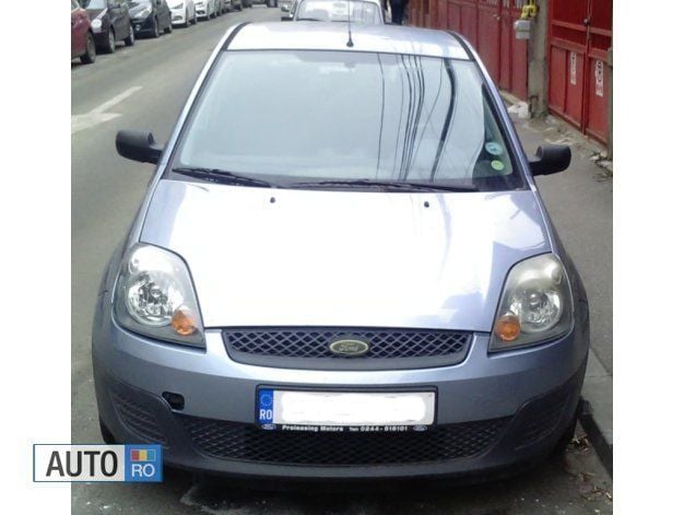 Second-hand Ford Fiesta 73 CP (53 kW) 2005 Albastru marin Hatchback