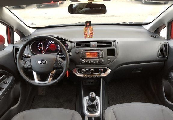 Second-hand Kia Rio 75 CP (55 kW) 2013 Rosu Hatchback