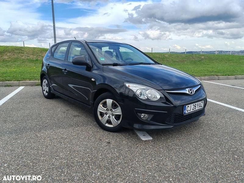 Second-hand Hyundai i30 Edition 90 CP (66 kW) 2012 Culoarenegru Hatchback