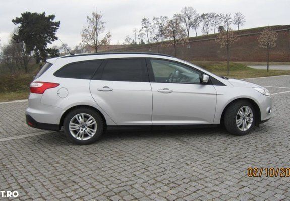 Second-hand Ford Focus 115 CP (84 kW) 2011 Argint Break