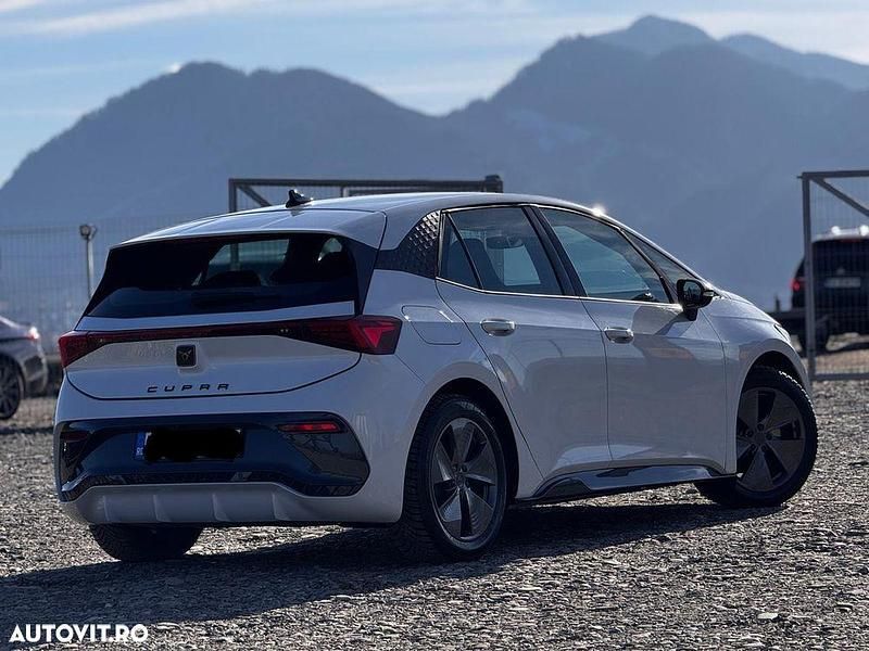 Second-hand Cupra Born 150 kW (204 CP) 2022 Culoarealb Hatchback
