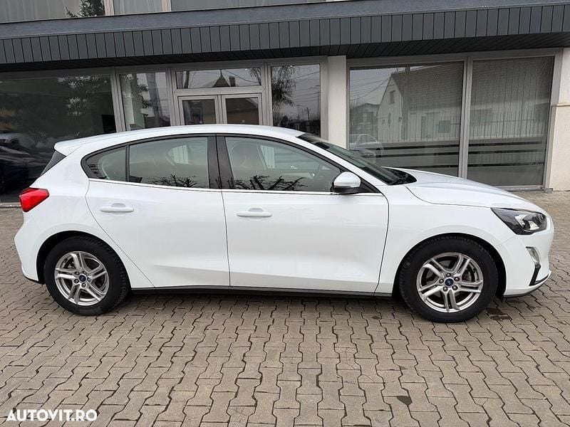 Second-hand Ford Focus Cool & Connect 100 CP (73 kW) 2022 Culoarealb Hatchback
