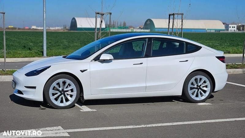 Culoarealb Utilizat 2023 Tesla Model 3 Long Range AWD Berlinǎ | 34.900 EUR (Preț OK) - Imagine 1/4