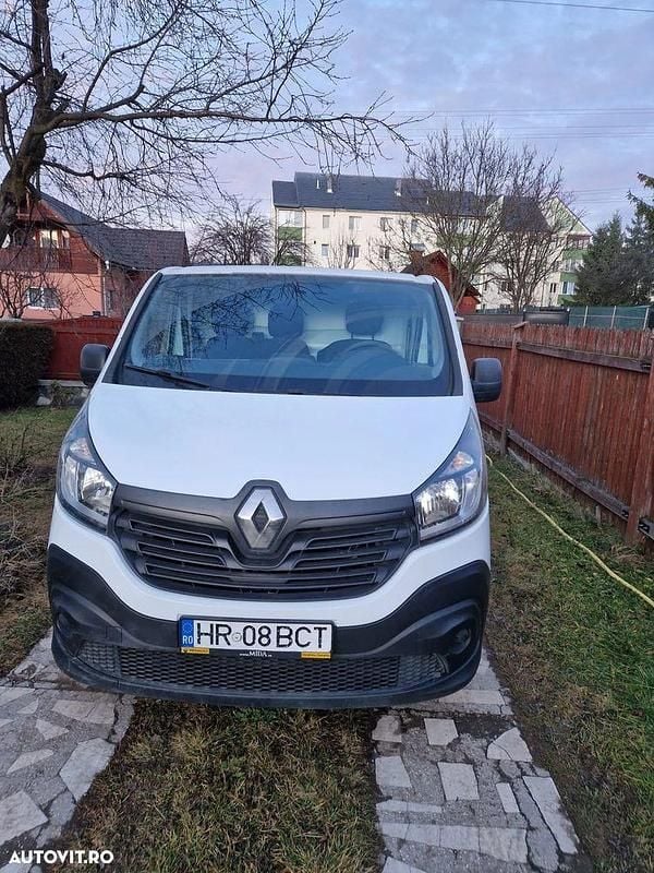 Second-hand Renault Trafic 115 CP (84 kW) 2015 Culoarealb Monovolum