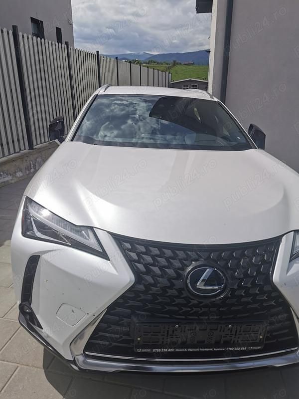 Alb Second-hand 2020 Lexus UX 250h SUV | 23.100 EUR (Puțin scump) - Imagine 1/4