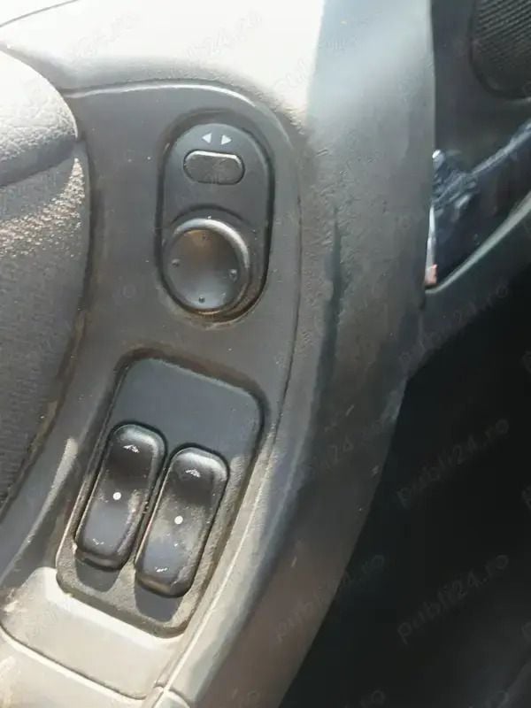 Utilizat 2003 Opel Zafira Monovolum | 8.000 EUR - Imagine 1/4