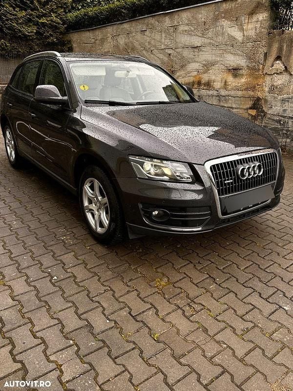 Culoarenegru Utilizat 2011 Audi Q5 SUV | 9.900 EUR (Preț bun) - Imagine 1/4