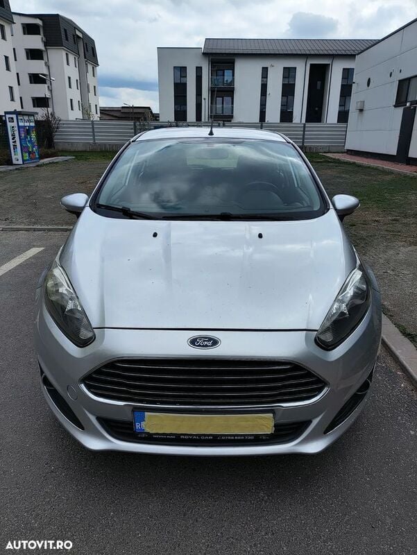 Gri Utilizat 2015 Ford Fiesta Trend Hatchback | 5.150 EUR (Preț OK) - Imagine 1/4